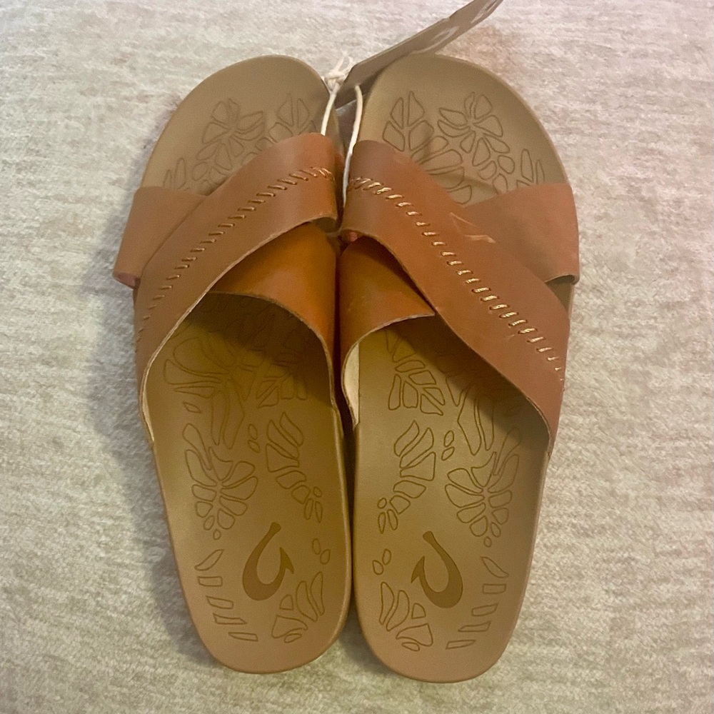 NWT Kīpe‘a ‘Olu Sahara 
Women’s Leather Slide Sandals